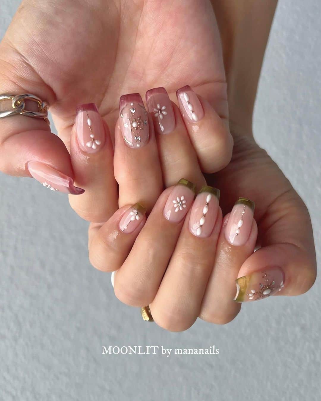 mananailsのインスタグラム：「🍒🥝  カラークリアフレンチにパールジュエリー🤍 くすみクリアカラーがかわいい💓  ☾180minオフ込み(長さ出し10本)」