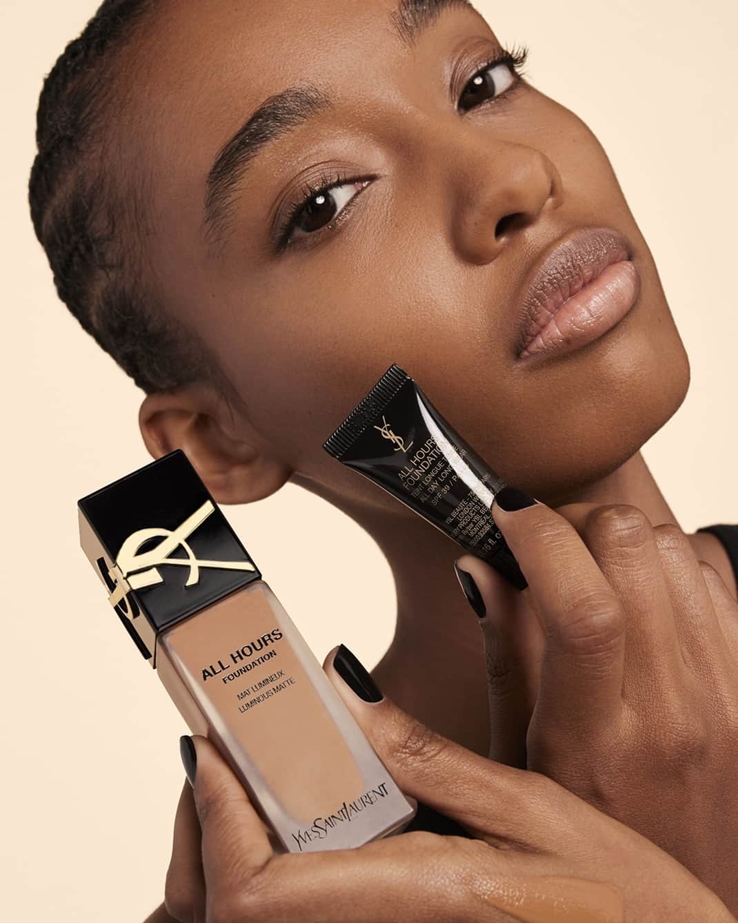 Yves Saint Laurent Beautyさんのインスタグラム写真 - (Yves Saint Laurent BeautyInstagram)「Flawless and fresh at any time of day. ALL HOURS FOUNDATION is comfortable and luminous with 24H wear.   #YSLBeauty #AllHours」9月21日 18時00分 - yslbeauty