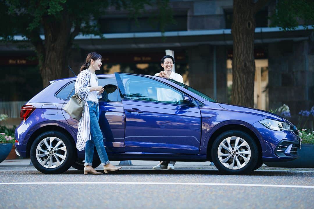 のインスタグラム：「＼できない、なんてない。「Polo」／ プレミアム・コンパクトと呼ばれる理由は？🚙  ■小回りが利くコンパクトボディで 　どんな道でも運転しやすい🙌  ■でもラゲージスペースは広々！ 　最大1,125Lまで拡大できます💪  ■“レーンキープアシスト”や 　“歩行者検知ブレーキ”など安全性能も充実✨  #フォルクスワーゲン #ワーゲン #ポロ #コンパクトカー #できないなんてない #Volkswagen #VW #Polo」