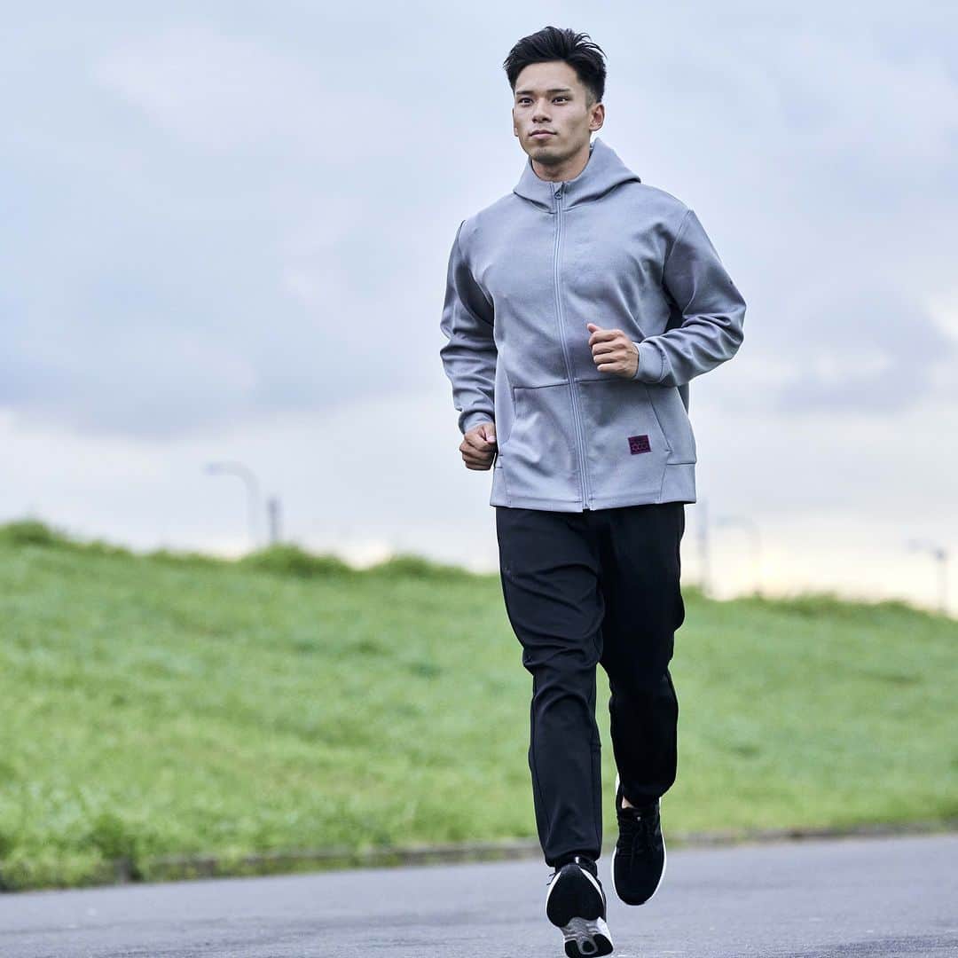 のインスタグラム：「. #sfida WINTER TRAINING ～ONもOFFも挑み続けるあなたへ～  sfida TR スウェットフルジップジャケット  高い保温性が特長のストレッチニット素材は寒い冬時の快適なトレーニングをサポート。アイコニックなダークベリーカラーのピスブランディングバッジがポイント。  #sfida #スフィーダ #sfida2023FW #サッカー #トレーニング #ランニング」