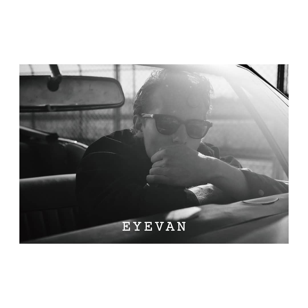 のインスタグラム：「. #EYEVAN . 2023AW Campaign image Model:Vadim  #est1972  #dennishoppers60sphotography  #classicbornanew #japaneseeyewear #handmadeinjapan」