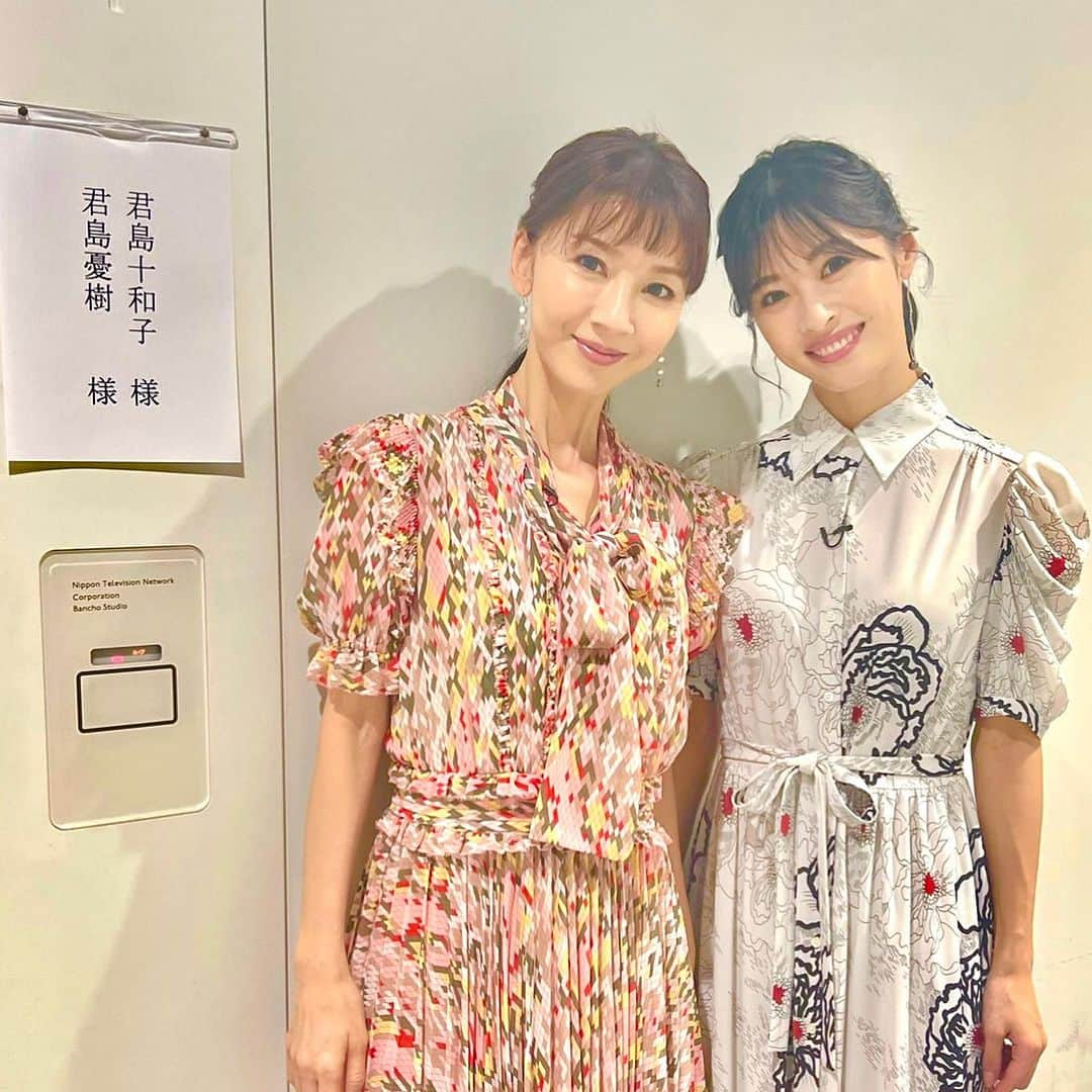 君島十和子さんのインスタグラム写真 - (君島十和子Instagram)「明日 【テレビ出演のご報告】 9月22日(金) 夜7:00〜 日本テレビ系列 『あなたは小学５年生より賢いの』 ー家族の絆スペシャルー  (2時間特別版) 【放映後22:00より インスタLiveの予定】  長女、憂樹(ゆうき)と @yuuki_kimijima0427  出演させて頂きました。  楽しみにしていた収録のはずなのに、 生まれて初めての緊張感🤯😱🥶 絶対絶命とは、まさに このこと！！！！！  ２週間前から、予習を始めるも、 やればやるほど😢 忘れてる事、知らない事が続出。 睡眠が浅くなり、当日は お肌が荒れてたかも😭 企業を代表する者としての プレッシャーが、余計に緊張を高めて…… 母娘の奮闘を是非 ご覧下さいませ🙇‍♀️  #日テレ #あなたは小学5年生より賢いの  #クイズ番組 #母娘 #見逃し配信あり #アラ還 #アラ還十和子 #君島十和子 #君島憂樹」9月21日 18時08分 - ftcbeauty.official