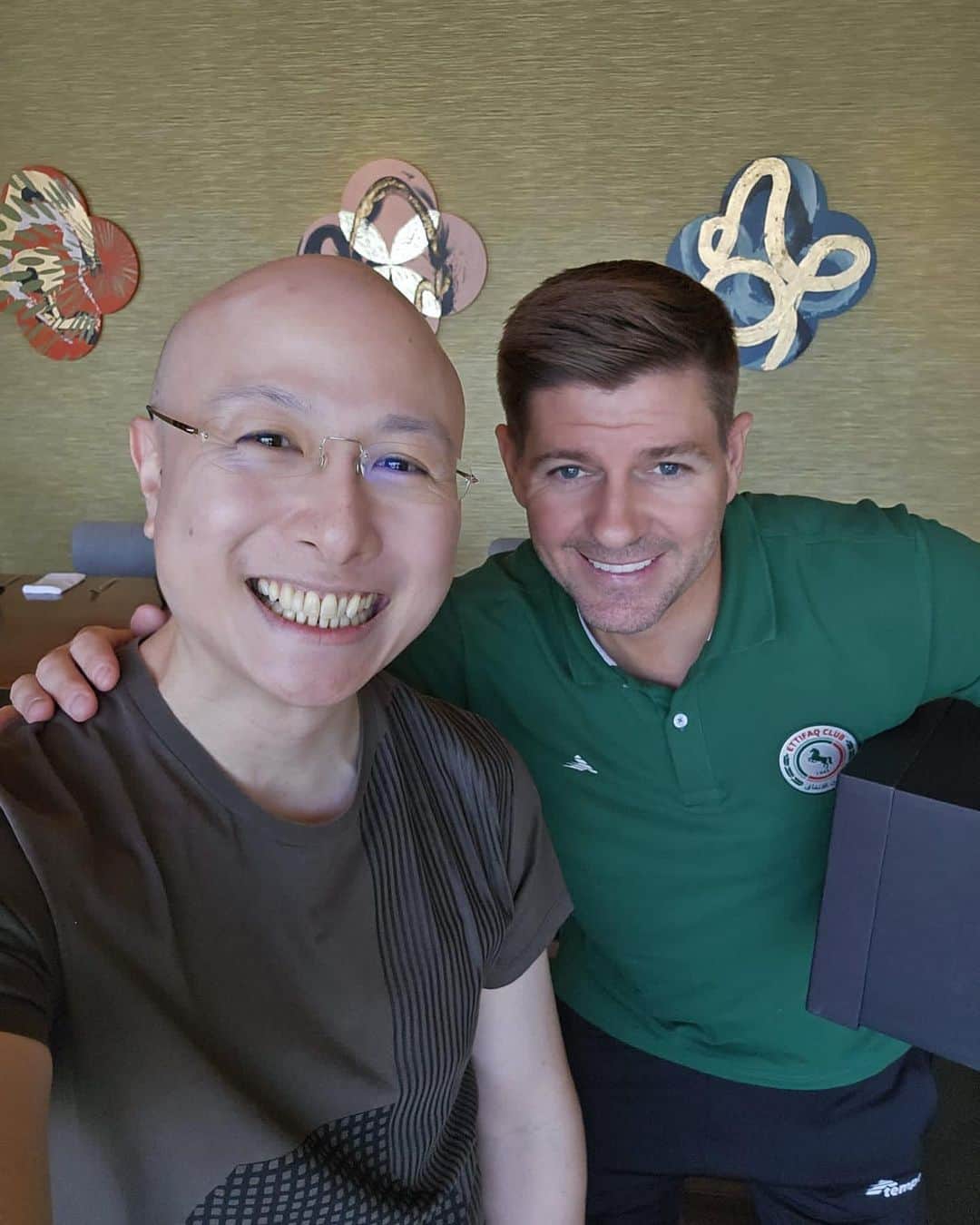 スティーヴン・ジェラードのインスタグラム：「Great to catch up with my friend and watch expert Dominic 👍」