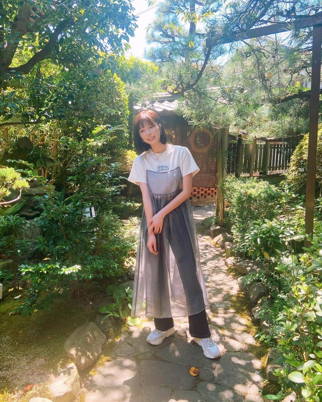 冴木柚葉のインスタグラム：「. 『王様のブランチ』 広島ロケ衣装🫶🏻  Tシャツ @muah.muah_official   パンツ @sly_official   キャミワンピース @lowrysfarm_official   スニーカー @zara   ネックレス @gucci   #王様のブランチ #tbs」