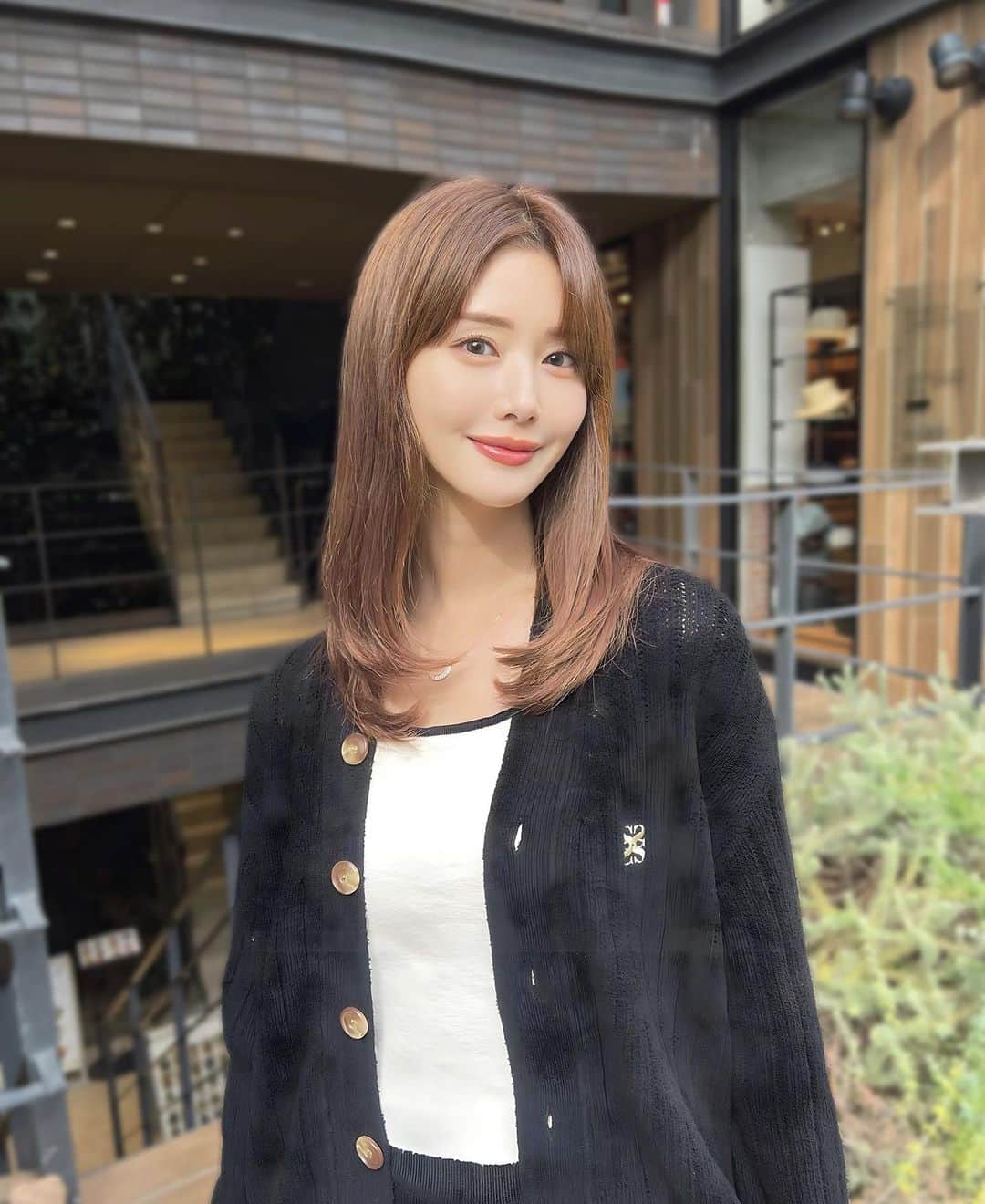 のインスタグラム：「🍂🌰🎑🌙🌕  髪の毛さらさらトリートメント @principe_harajuku 💇‍♀️ 攻めのホームスキンケア #VT は明日からnugu beautyでスペシャルプライスです💚  #秋の美容#スキンケア#gifted#vt#リードルショット#トリートメント」