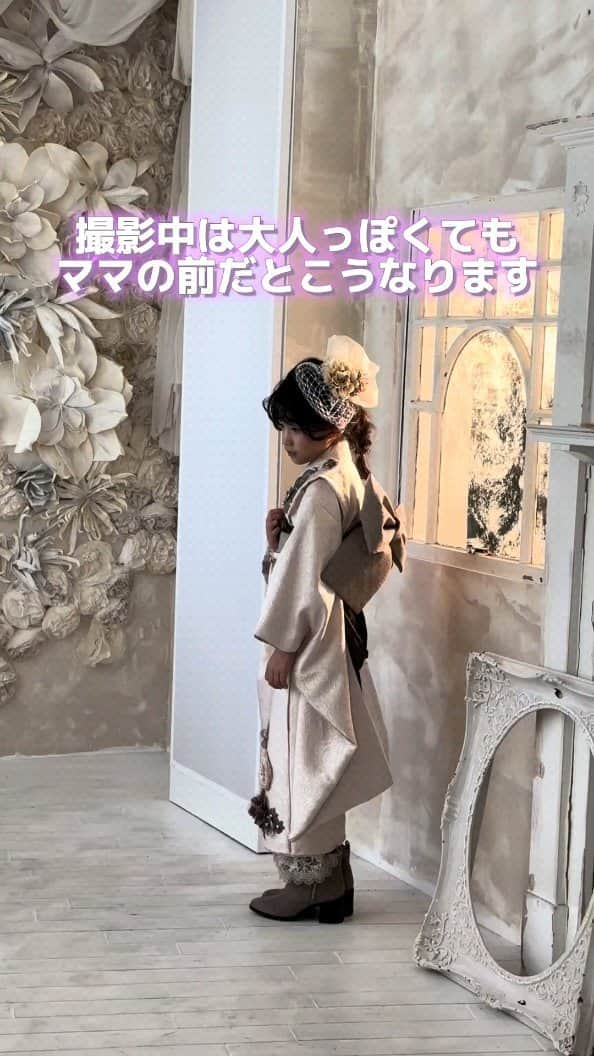 スタジオキャラット イクスピアリ店のインスタグラム：「"DMから簡単予約の方法📸 ①お名前 ②予約希望日時 をつぶやいてくださいね☺️  忙しいママも簡単予約はInstagramがぴったり✨  〈LINE予約はこちら〉 プロフィール欄に貼ってある🟢公式ライン【STDIOCARATT】からお名前をつぶやいて簡単に予約ができるよ✨  店舗住所：〒279-0031 千葉県浦安市舞浜1-4　イクスピアリ2F ミュージアム・レーン 電話番号：050-1864-0625"  ※動画は撮影風景イメージとなります。当店で撮影していないイメージも含まれます。  #キャラット　#スタジオキャラット　#カメラスタジオキャラット　#studiocaratt #caratt #七五三　#七五三撮影　#七五三ママ　#七五三へア　#七五三写真　#七五三家族写真　#イクスピアリ　#舞浜写真スタジオ　#舞浜写真館　#舞浜フォトスタジオ　#浦安フォトスタジオ」