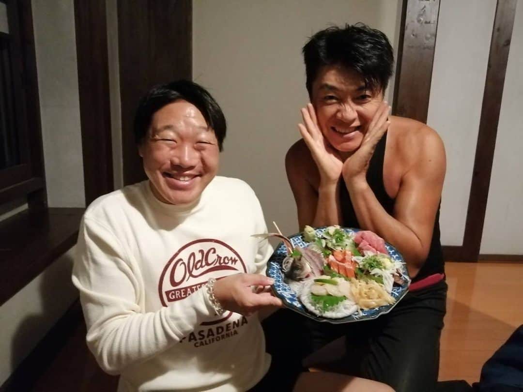 みやぞんのインスタグラム：「#タケノコ王 と泊まり飯😆‼️  毎月の恒例🤩🥳」