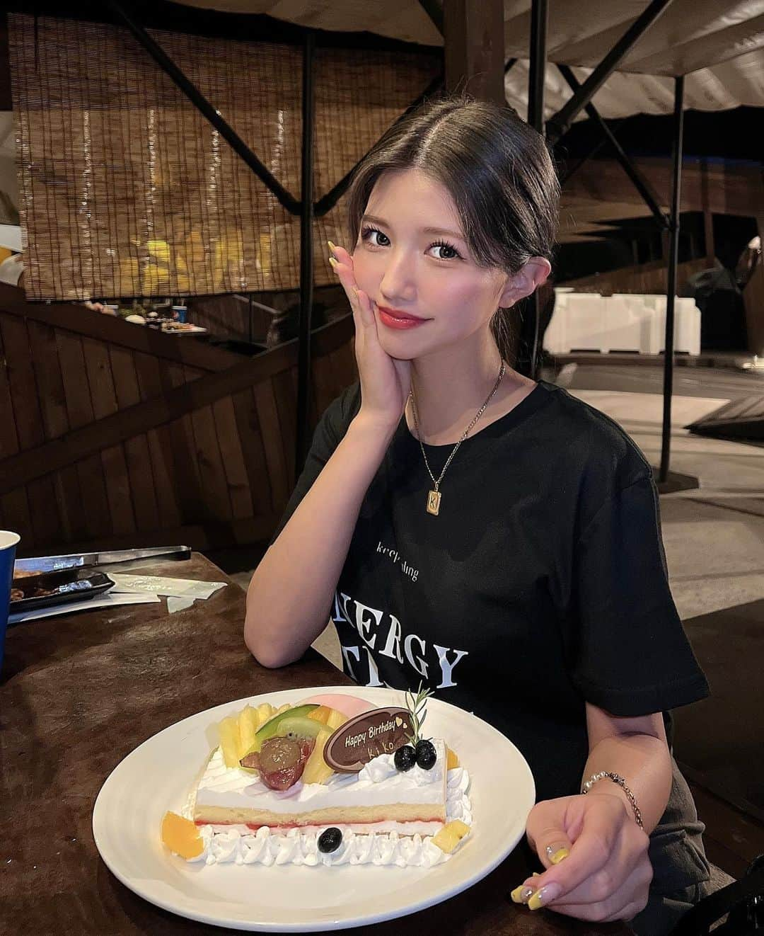 きこのインスタグラム：「はるきありがと〜☺️🍰  祝ってもらうのももう6回目なのに サプライズで緊張した感じ 出してくるの可愛いよ😣 幸せな二日間でした♪ . .」