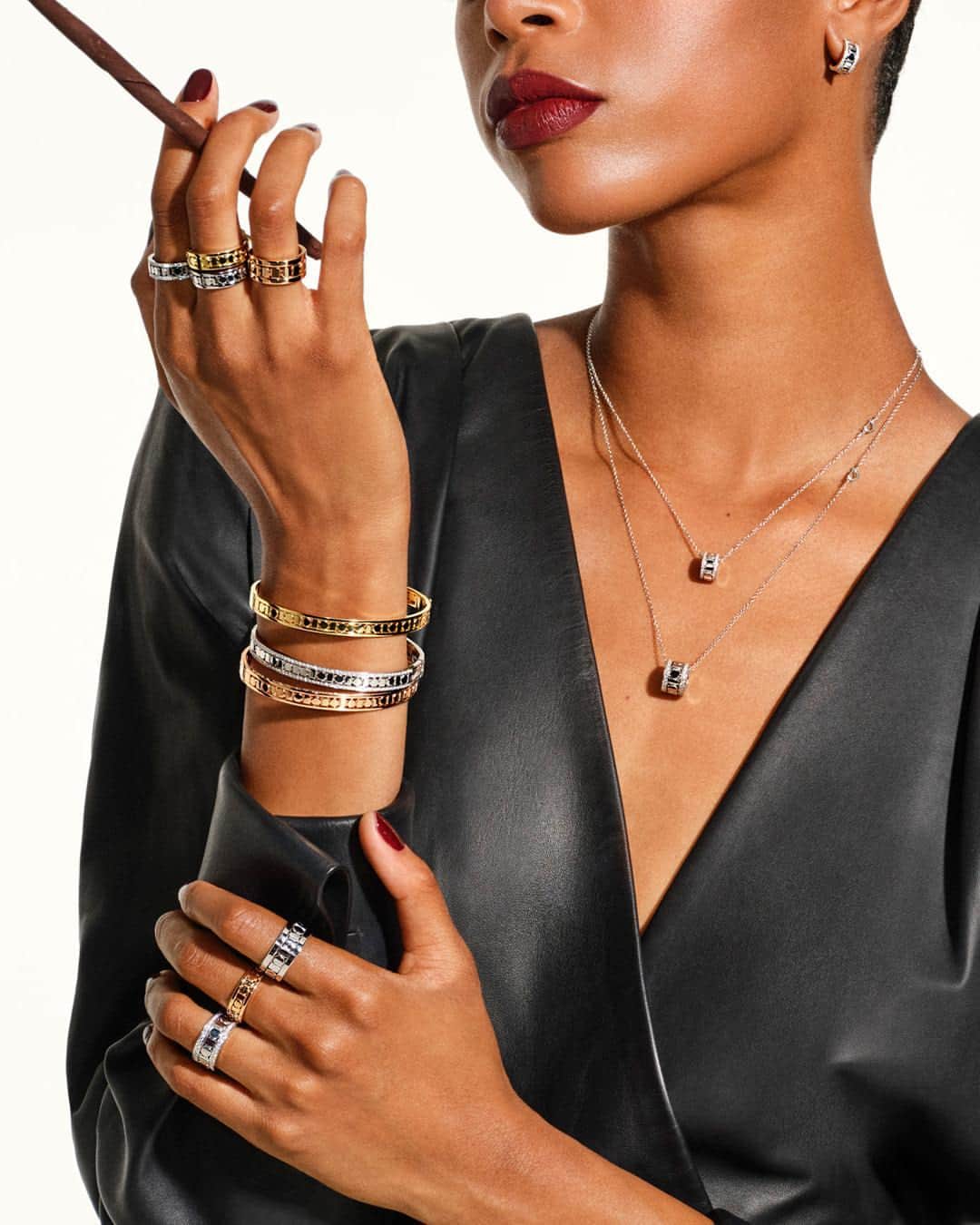ダミアーニさんのインスタグラム写真 - (ダミアーニInstagram)「Strike a pose. Discover the pieces of jewelry from the Belle Époque Reel collection: rings, bracelets, pendant necklaces and earrings designed to highlight the natural elegance of every trendsetter.  #TastetheItalianExcellence #DamianiBelleEpoqueReel #Damiani #Handmade #MadeInItaly」9月21日 18時30分 - damianiofficial