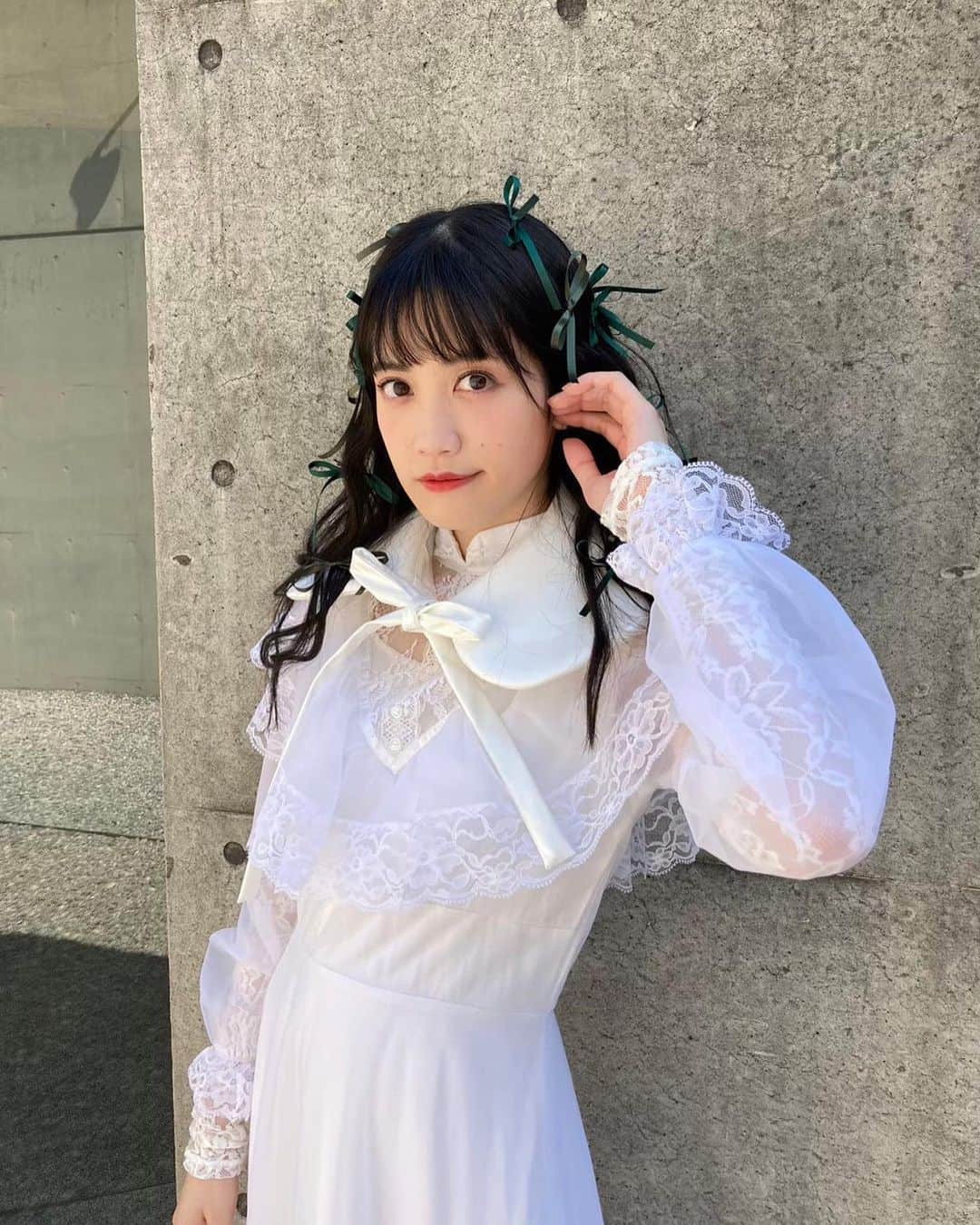 harmoeのインスタグラム：「・ 10月11日(水)発売  #harmoe 5thシングル 「Love is a potion」🍎  【収録楽曲】 M1.Love is a potion 　作詞：山本メーコ(Hifumi,inc.) ／作曲・編曲：佐高陵平(Hifumi,inc.) M2.Okey◎Dokey！ 　作詞：やぎぬまかな／作曲・編曲：Tomggg M3.wait for you 　作詞：おかもとえみ／作曲・編曲：PARKGOLF +各Instrumental収録  【封入特典】 2023年11月19日(日)開催 「harmoe canvas session Ⅴ」 チケット優先販売申込券  #岩田陽葵 #小泉萌香」