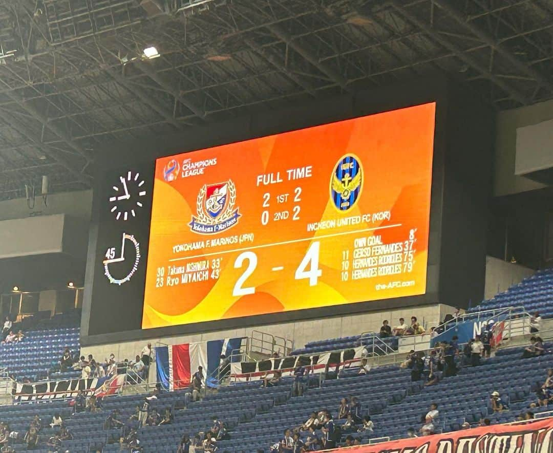 山口みらんのインスタグラム：「💔🥹🫶❤️‍🔥   #ACL2023 ー開幕戦ー  #仁川ユナイテッド  戦🇰🇷  2-4  敗戦  火曜日に19時K.Oは都内民にすると痛いですが…行くしかない！という気持ちでしごおわで向かったら……  もう先制決められてた🙃💔  でもそこから、待望の西村選手のゴール！！！ 最高の漢チャント！！！🥹👍  その後も簡単に失点。  でも食らいつくように、宮市選手のゴール！！！  セットプレーで得点できるのは大きい変化！！！  前半はまだいけると思ってたのに……  後半は悪夢の全く同じ失点。  前線も自分のビジョンは形にしてても相手とは意思疎通はされず、そこからセカンドボールも取れずカウンターに合う。  フィニッシュまで行けてないも問題点であり、カウンター対策は必要なのではと思ったり……  強く、結果を出してるからこそのこのハードスケジュール。 さらに強く結果を残すためにも、乗り越えないと……！！  夏場で苦しいし、怪我人も多くて、勝負の世界だから結果論でしかないのは分かってる  今年は功労者の別れが沢山あったから誰が出てもマリノスのサッカーを言いきれないのもわかってるけど  フロントはきっと現状も打開できると感じての今なはず！  進化のマリノス  を信じてる🥺🥹🥹🥹🥹  だから！ 私ができる事は応援だ！！！  観戦にいけるように山口も平日お仕事頑張ります💪  そして応援するぞ🔥😉💪‼️  マリノスが大好きだし、年末に昨年みたいにみんなで笑い合いたい！！！！！！！  日曜日の鹿島は勝つぞ😤   #fmarinos  #マリノス  #横浜F・マリノス  #横浜fマリノス  #マリノスファミリー  #すべてはマリノスのために」