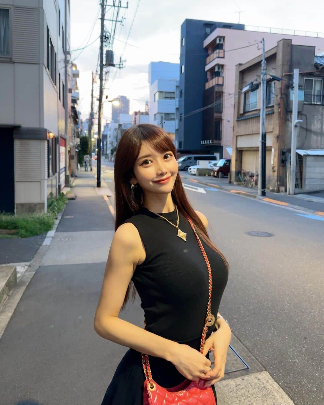 MAYUさんのインスタグラム写真 - (MAYUInstagram)「. 下町感のある写真でこんばんは🌇❤️ . このまえの静龍苑🥩✨ やっぱりここのお肉は美味し〜〜！🤤 松坂牛のチャンピオン牛のお肉も 有り難く頂いたよ🥹🙏✨ . 気の使わない友達たちと居ると ついつい一緒に乾杯したくなっちゃって あっという間に真っ赤っか😳🥂 . . #静龍苑#焼肉#タン#松坂牛#チャンピオン牛#清澄白河#東京#東京焼肉#ootd#fashion#fashionstyle#tokyo#japan#yakiniku#matsuzakabeef#beef#seiryuen」9月21日 18時40分 - mayu.kina_golf