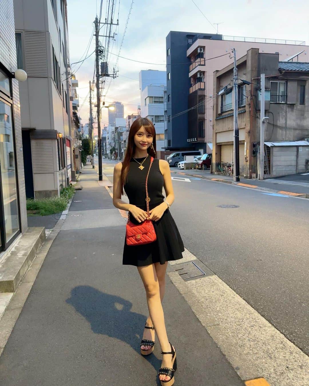 MAYUさんのインスタグラム写真 - (MAYUInstagram)「. 下町感のある写真でこんばんは🌇❤️ . このまえの静龍苑🥩✨ やっぱりここのお肉は美味し〜〜！🤤 松坂牛のチャンピオン牛のお肉も 有り難く頂いたよ🥹🙏✨ . 気の使わない友達たちと居ると ついつい一緒に乾杯したくなっちゃって あっという間に真っ赤っか😳🥂 . . #静龍苑#焼肉#タン#松坂牛#チャンピオン牛#清澄白河#東京#東京焼肉#ootd#fashion#fashionstyle#tokyo#japan#yakiniku#matsuzakabeef#beef#seiryuen」9月21日 18時40分 - mayu.kina_golf