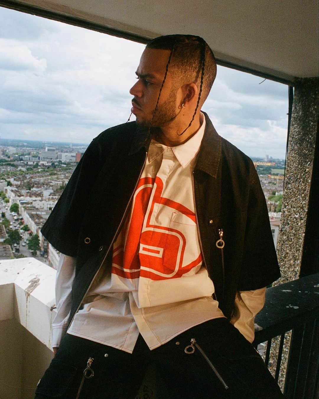 BOY LONDONのインスタグラム：「SITTIN' ON TOP OF THE WORLD 🌎  Our B logo sits at the forefront of our ongoing campaign. The futuristic logo is emblematic of the BOY evolution; honouring our past, and working towards our future.   @kelvinkrash @h3yd33j shot by @fuckatnames  #BOYLONDON #AW23」