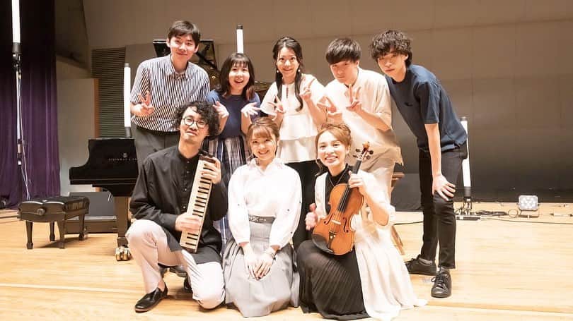 堀優衣のインスタグラム：「. 堀優衣アコースティックコンサート 配信決定🎻  9/24(日) 20:00  https://www.youtube.com/live/HQjIQo7HiTA ※アーカイブなし  昨年行われたコンサートをフルサイズでお届けします!! 貴重な機会なので、お見逃しなく🌱」