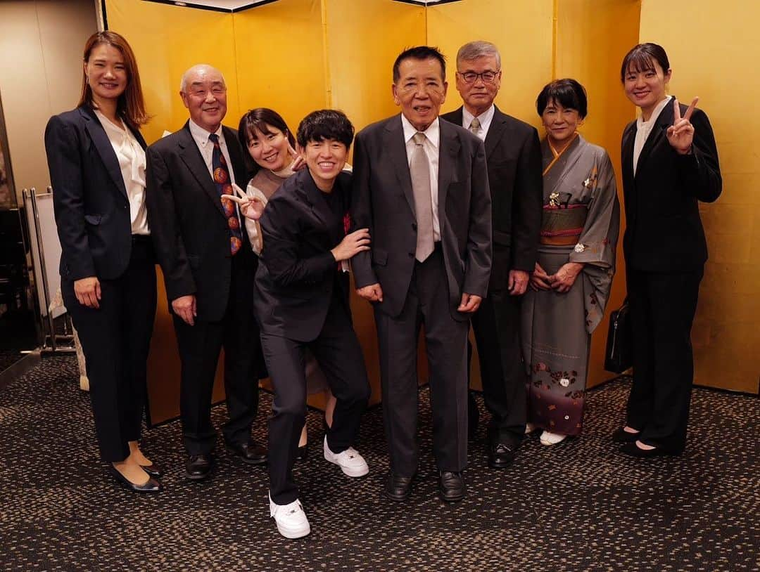 大神雄子さんのインスタグラム写真 - (大神雄子Instagram)「FIBA殿堂入りの受賞を受け、山形県スポーツ特別賞授賞式、および祝賀会に山形へ帰郷しました😊  母校である八小、一中では全校集会を開いてくださり、遠藤利明氏、吉村県知事はじめたくさんの方にお祝いしていただきました。  ありがとうございました‼︎  この今日のこの一瞬でも全て過去のものになります。 またコツコツとやっていくのみ💪  遠方から来てくださいました皆さま、ありがとうございます‼︎  やるぞ、やるぞ、やるぞー🔥🔥🔥  #山形県スポーツ特別賞 #雪若丸 #つや姫 #おいしい山形   #山形市立第八小学校 #山形市立第一中学校 #井上先生ありがとう😊 #ミニバスコーチ　#小学校の担任の先生 #出会ったすべての方へ #ありがとうございました」9月21日 18時54分 - shin___01