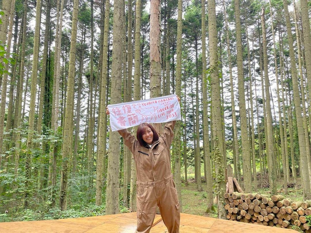 半崎美子のインスタグラム：「北海道ツアー2023絶賛仕込み中！ あと9日！！  #ツアータオル #お手紙ヤギさんタオル #往復書簡 #半崎美子」