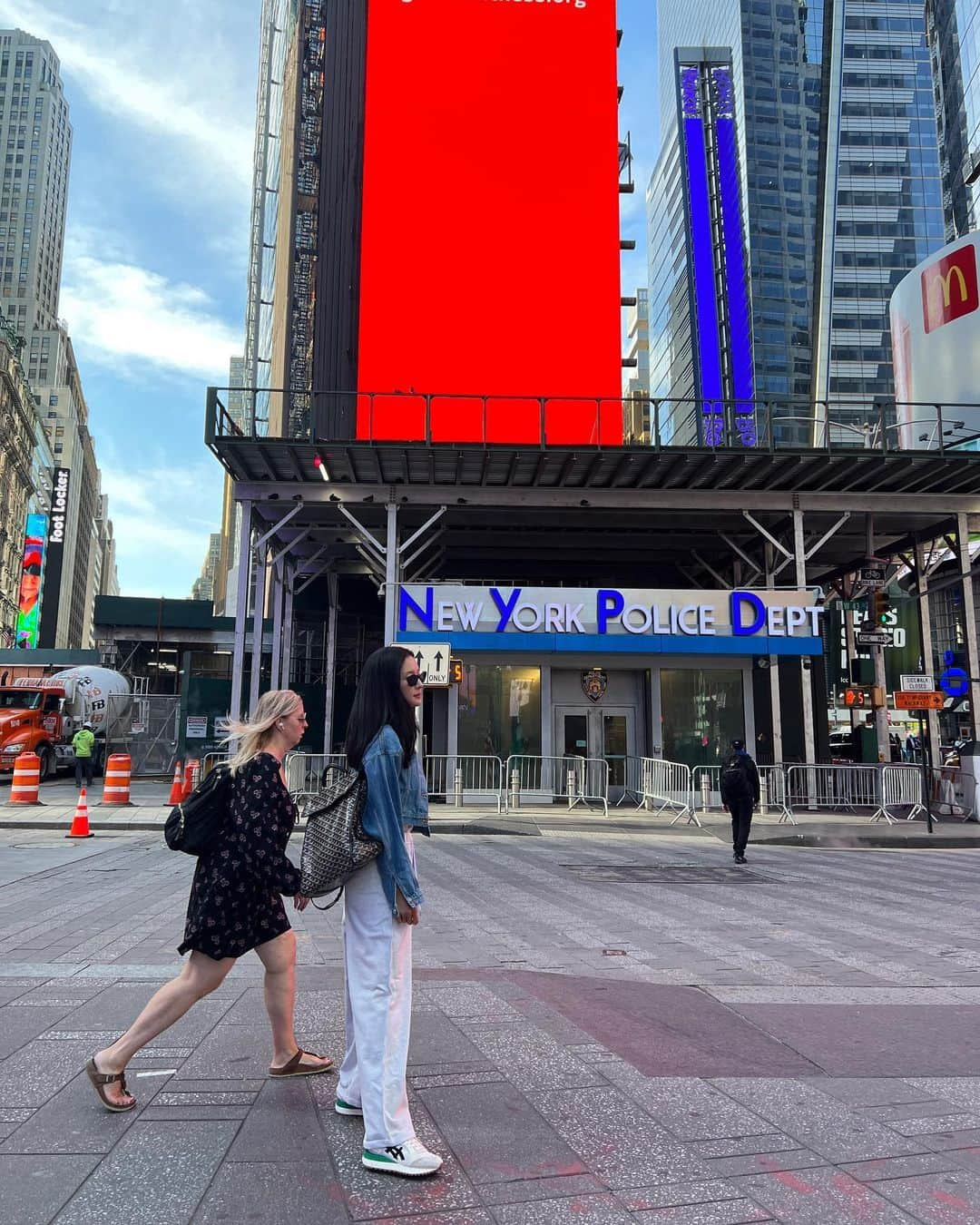 ワン・ビンナさんのインスタグラム写真 - (ワン・ビンナInstagram)「와 나 여기 뉴욕이다 사진들😜 #newyork  #nyc  #timessquare」9月21日 19時00分 - bitnawang