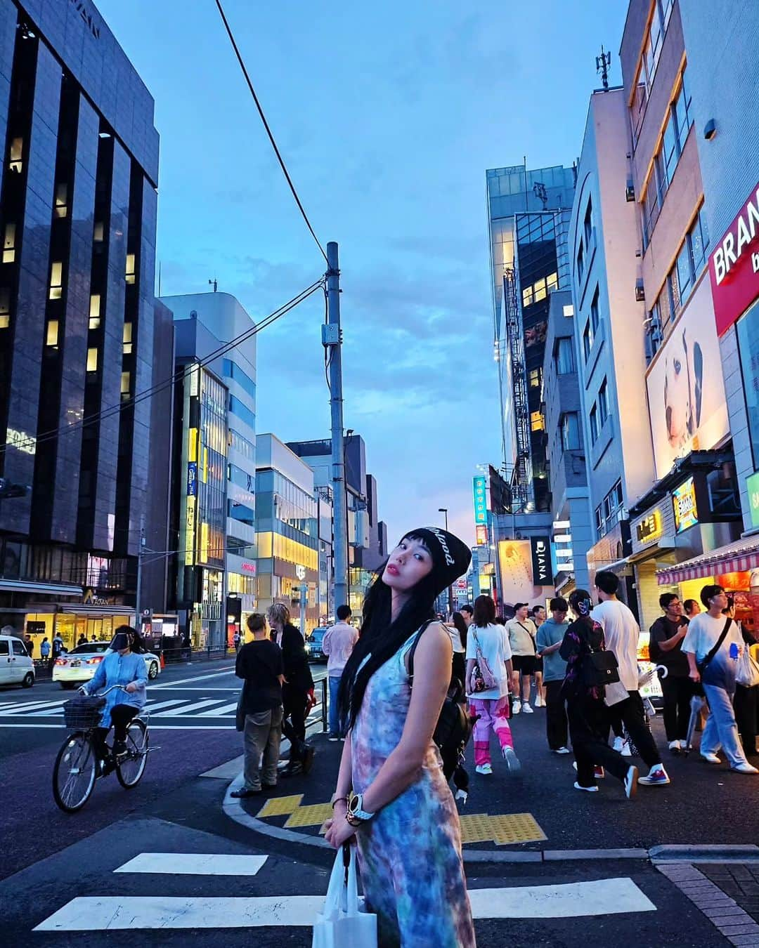 エナ のインスタグラム：「Harajuku💙 #까망갱 #off #하라주쿠 #harajuku #tokyo」