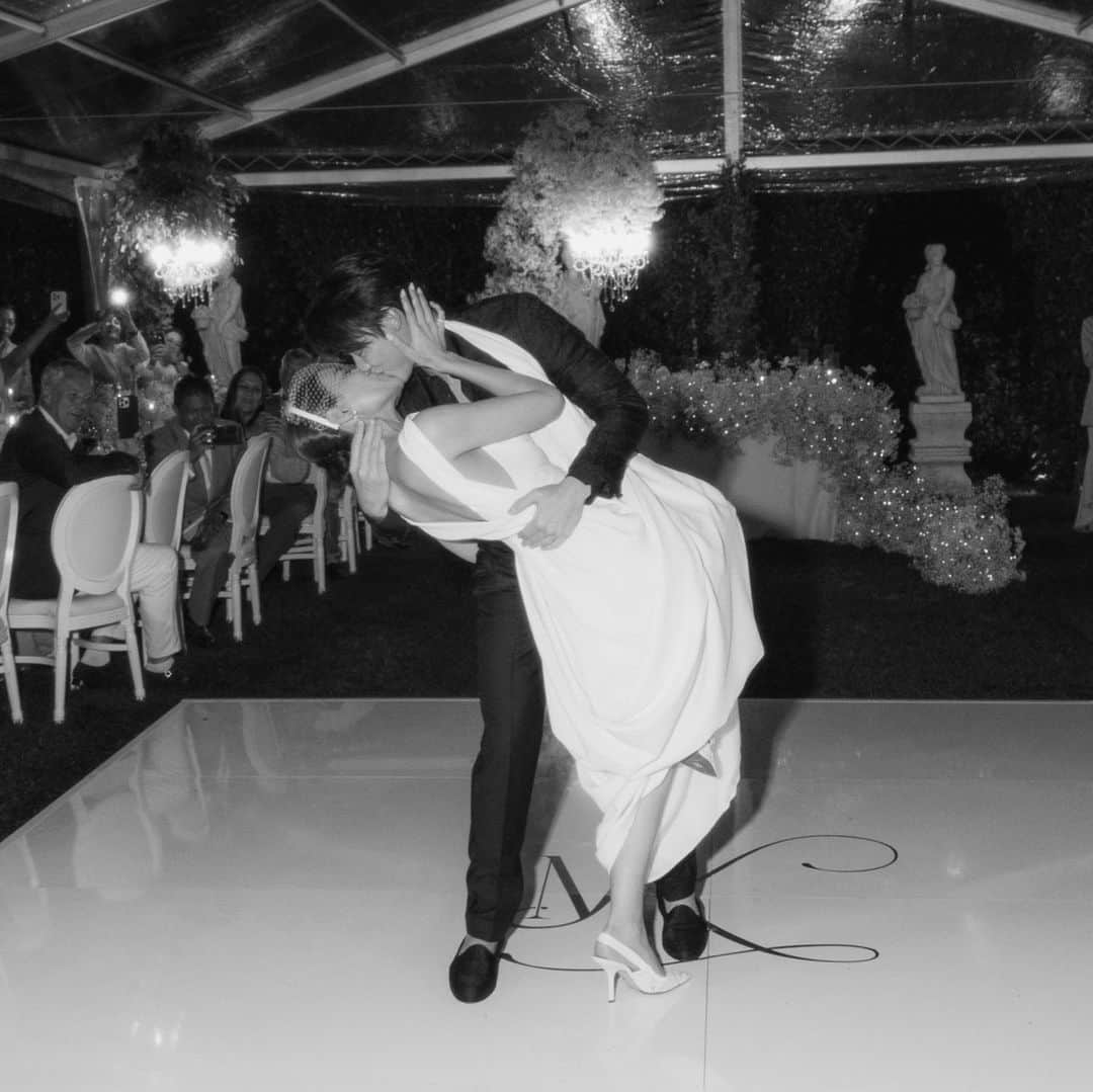 キンバリー・アン・ウォーテマス・ティアムシリのインスタグラム：「Let’s start the party ✨ #MarKimTheWedding รูปเยอะจนตาลาย เบื่อกันยังค่ะ? #ขออภัยที่ช่วงนี้รูปkissเยอะนิดนุงนะคะ อิอิ 🥰」