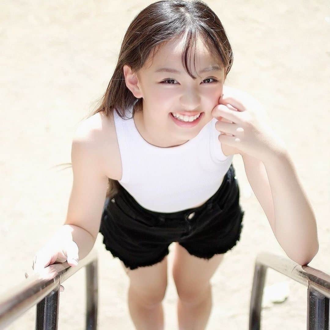 のインスタグラム：「♡yuno♡ ㅤㅤㅤㅤㅤㅤㅤㅤㅤㅤㅤㅤㅤ ニコニコ☺️ 公園写真楽しかったなぁ❤️❤️ ㅤㅤㅤㅤㅤㅤㅤㅤㅤㅤㅤㅤㅤ #喜島結乃  #js4 #4年生 #10歳 #撮影 #女の子  #さんたま #宣材写真」