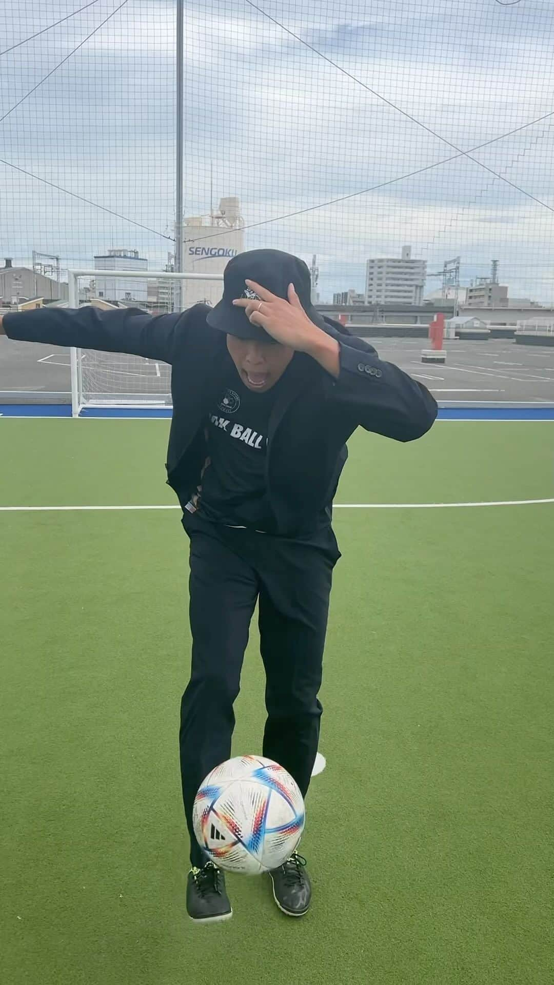 マキヒカのインスタグラム：「Michael Jackson training⚽️ #michaeljackson #mj #mjfan #football #footsal #training #マイケルジャクソン」