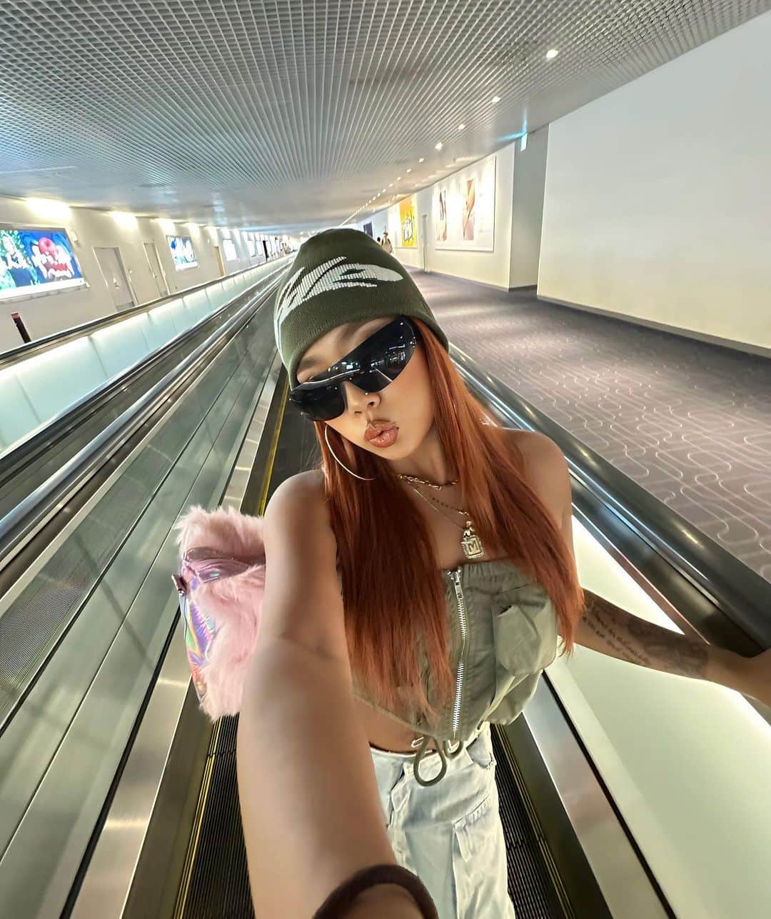 MARIKAのインスタグラム：「✈️🤎」