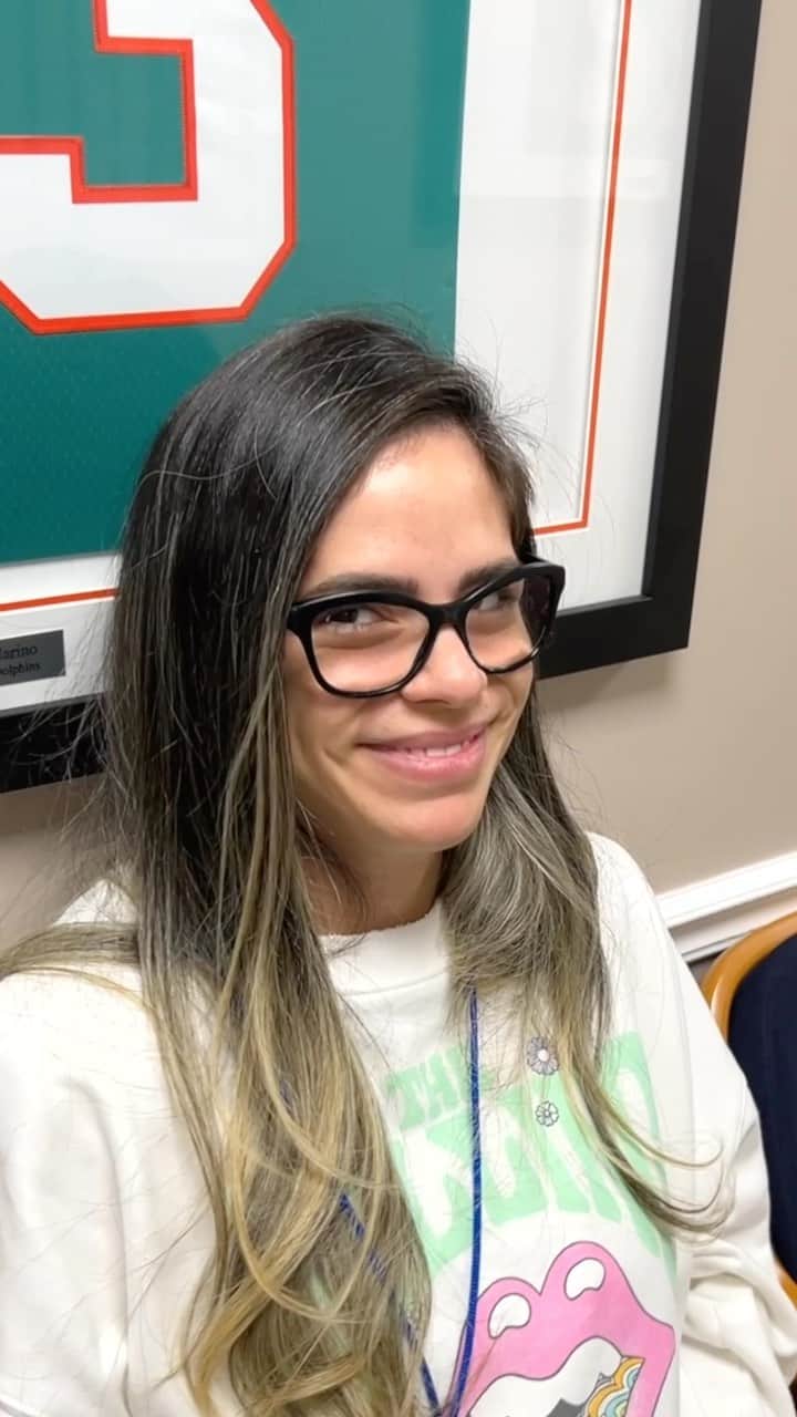 Michelle Lewinのインスタグラム：「From 🤓 to 🤩 - Adios glasses / A big HELLO to perfect vision (as a side note: I will probably never forgive myself for not doing this years ago…) Smoothly executed by Dr Gabriel @laser_eye_center_of_miami」