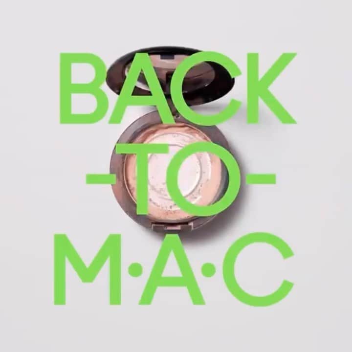 M·A·C Cosmetics BRのインスタグラム：「#BackToMAC  Você sabia que a maioria dos produtos de maquiagem não são reciclados em várias cidades ao redor do mundo? ♻️💄  Há mais de 30 anos, o #BackToMAC recicla as embalagens dos seus produtos  M·A·C. Devolva os seus produtos M·A·C limpos e vazios em uma de nossas lojas para serem reciclados,recuperados ou convertidos em energia hoje!  #BackToMAC #DiadaArvore #MACCares」