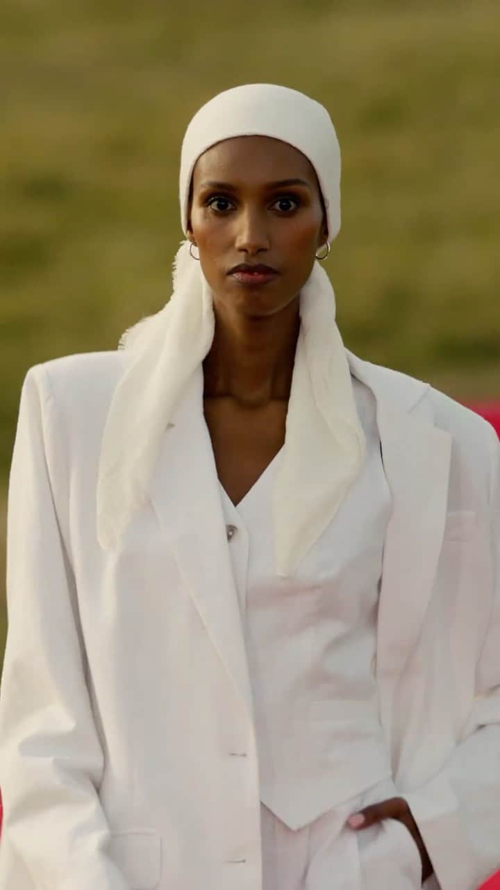 Target Australiaのインスタグラム：「@iamhananibrahim in the Lily Loves Ramie Suit 🤍  Available online and in store now (check local availability).  🔎 The runway edit or product name to shop」