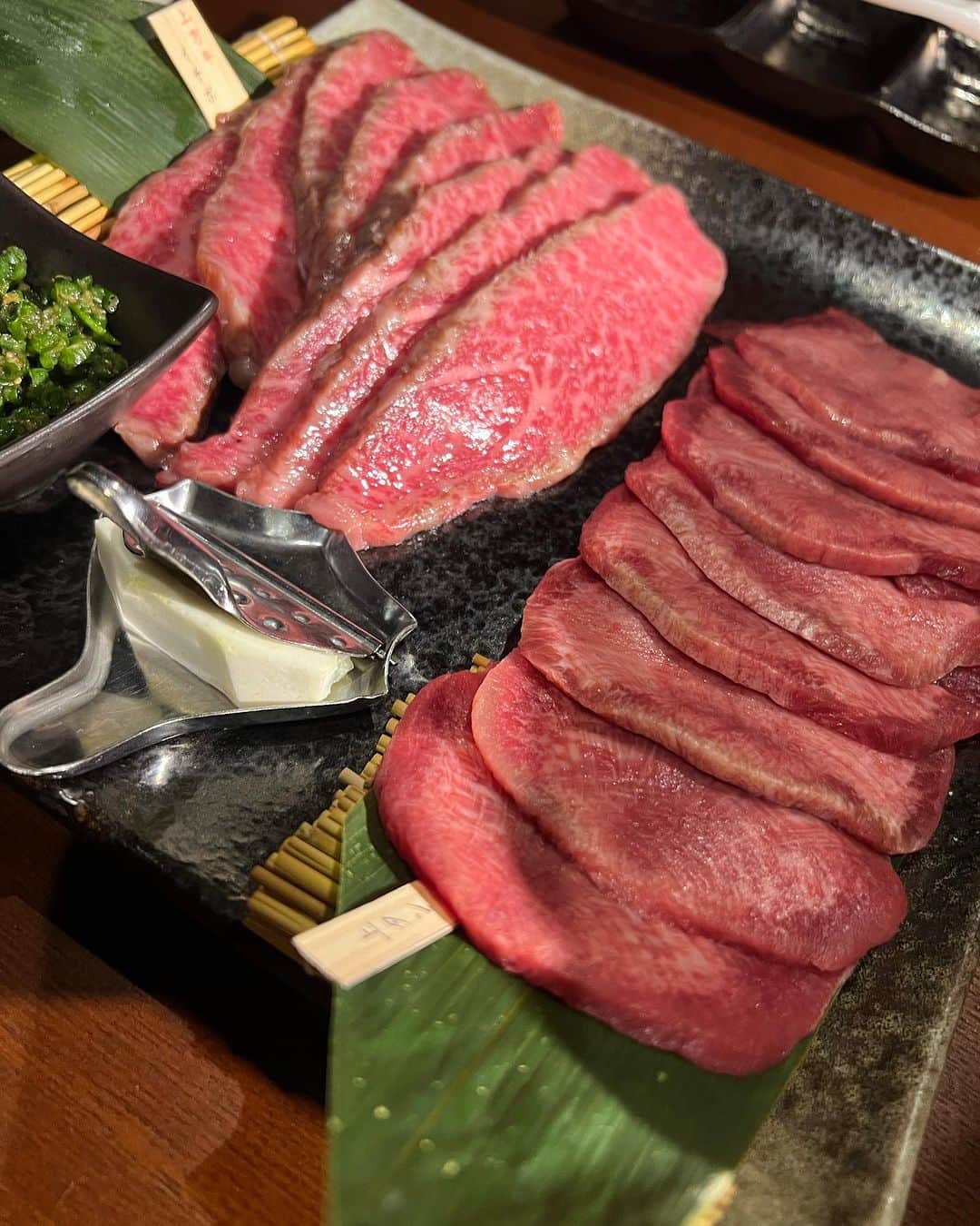 さやかさんのインスタグラム写真 - (さやかInstagram)「#こぶし @tokachiyakiniku.kobushi  めちゃめちゃ良いお肉を 食べさせていただきました！ 💗💗💗 感謝です！本当に嬉しい経験！ ご馳走様でした！ 皆様も是非是非ーーー！ 皆様こんばんは、トゥエンティートゥー【BAR】#北海道#帯広駅から徒歩５分にある全cast可愛い女の子と店内はドバイmotifで綺麗な空間です。御来店下さる全てのお客様に至福な時間を提供させて頂くよう、castの持ち味全てフル活用し、年中無休営業しております。臨時休業も御座いますのでSNSにて、最新情報はInstagram【sa0904ya】さやかをご確認下さい。お一人様から入りやすい60分飲み放題【3,500円】です。チャージ料は【無料】です。castのドリンクは【別料金】です。自動延長は一切御座いません。御好評のソファーは、席料2名様から1人【1,000円】頂いております。住所は、ラーメン屋どーもさんとフランス料理店シェマエダさんの間にあるお店。LEDが輝く非常に分かりやすいお店です。【20:00〜2:00金土3:00】営業時間までに【0155-67-0024】お電話orお届け【080-0012帯広市西2条南10丁目2番地エルプラザ】宜しくお願い致します。皆様の御来店を心からお待ちしております。#TWENTYTWO#帯広エルプラザ #帯広さやか#帯広バー#帯広BAR #北海道帯広市#帯広 #十勝帯広 #帯広飲み屋 #帯広写真  #北海道 #帯広可愛い #帯広ホステス #帯広飲み放題 #帯広アルバイト募集#帯広アルバイト#帯広求人 #帯広おすすめ #帯広女の子#帯広バイト募集 #帯広オシャレ#帯広グルメ#帯広看板娘#帯広祭り#帯広コスプレ#帯広イベント#帯広カフェ」9月22日 6時09分 - sa0904ya