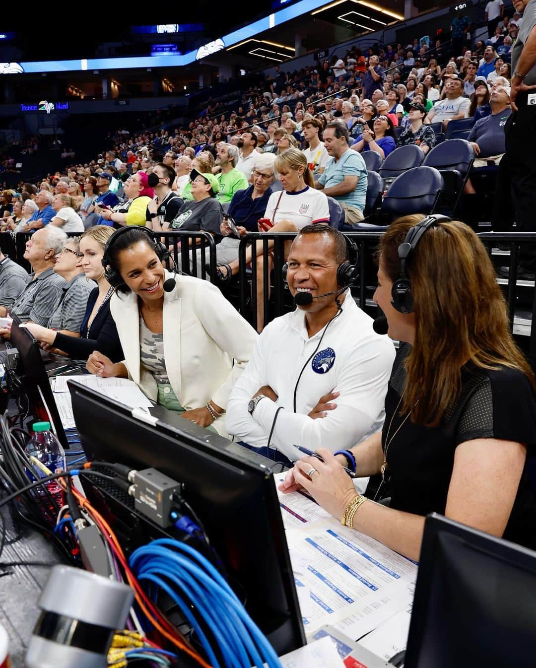 アレックス・ロドリゲスさんのインスタグラム写真 - (アレックス・ロドリゲスInstagram)「Incredibly proud of the @minnesotalynx athletes, coaches, and organization for a hard fought season that showed strength, dedication, and passion. It was so fun to watch and can’t wait for next season.」9月22日 4時42分 - arod