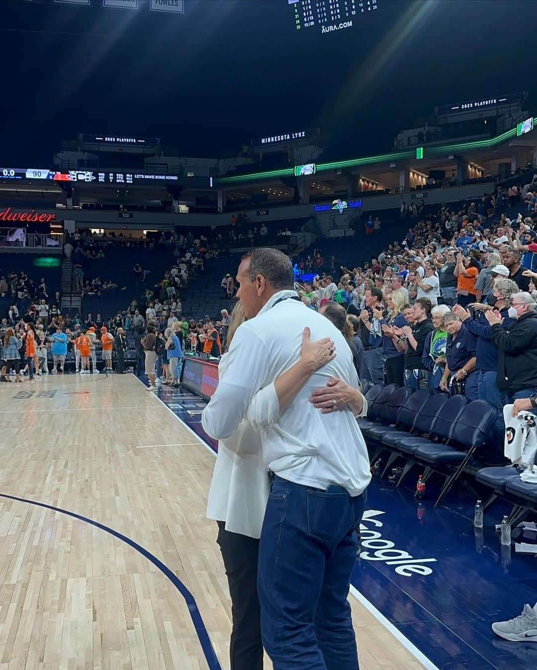 アレックス・ロドリゲスさんのインスタグラム写真 - (アレックス・ロドリゲスInstagram)「Incredibly proud of the @minnesotalynx athletes, coaches, and organization for a hard fought season that showed strength, dedication, and passion. It was so fun to watch and can’t wait for next season.」9月22日 4時42分 - arod