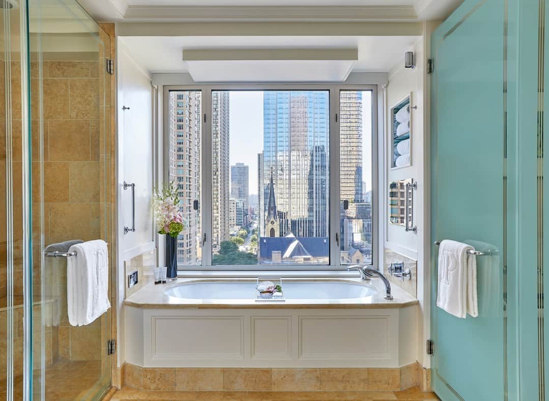 The Peninsula Hotelsのインスタグラム：「At @thepeninsulachi, a soak with a view will do!」