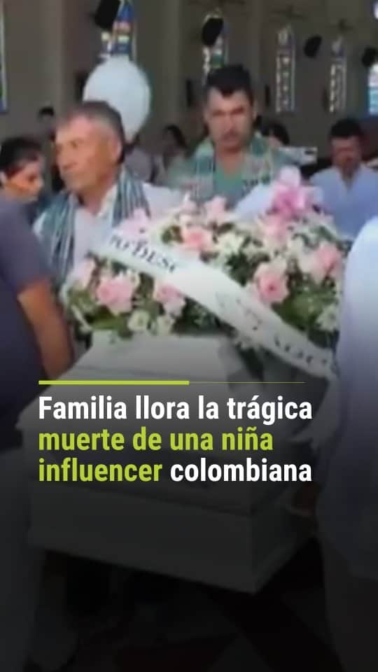 Primer Impactoのインスタグラム：「📌 Una pequeña influencer colombiana muere en un accidente de tránsito: “le apagaron la vida en segundos”. La historia es de Adriana Villamarín.  📺  Más en Primer Impacto a las 5pm/ 4C de lunes a viernes por @univision」