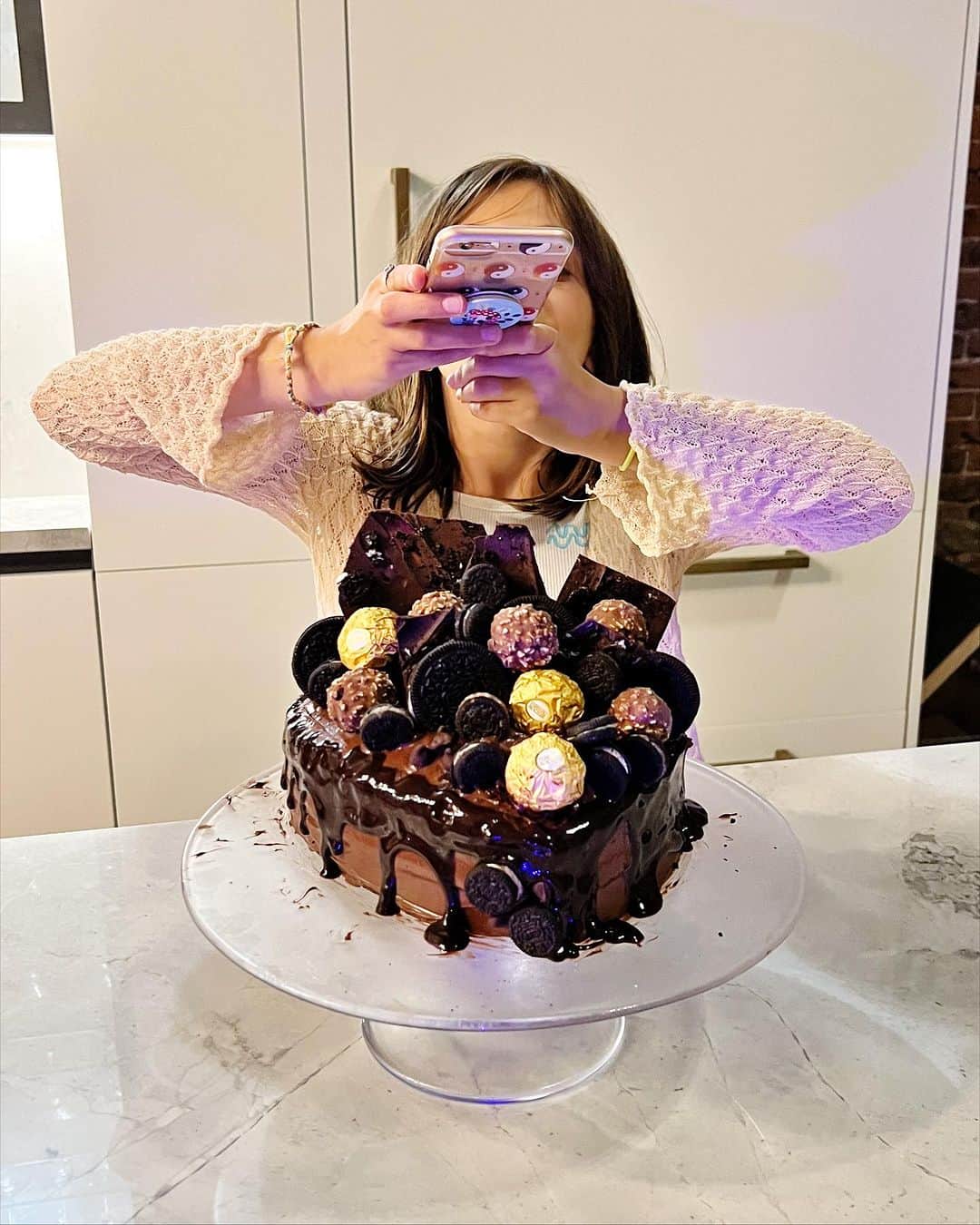 Ilana Wilesさんのインスタグラム写真 - (Ilana WilesInstagram)「For Harlow’s friend’s birthday, she asked her for a picture of her ideal cake and then she made it for her. I’m posting a little late, but happy birthday Harriet! (Second pic was the inspo photo Harriet sent!)」9月22日 5時07分 - mommyshorts