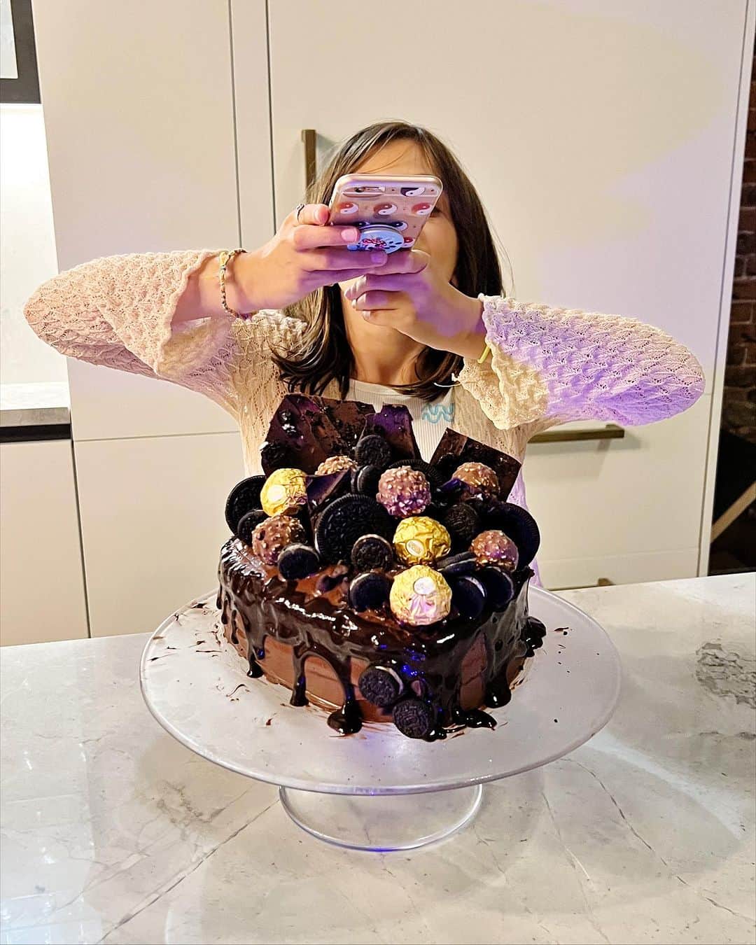 Ilana Wilesのインスタグラム：「For Harlow’s friend’s birthday, she asked her for a picture of her ideal cake and then she made it for her. I’m posting a little late, but happy birthday Harriet! (Second pic was the inspo photo Harriet sent!)」