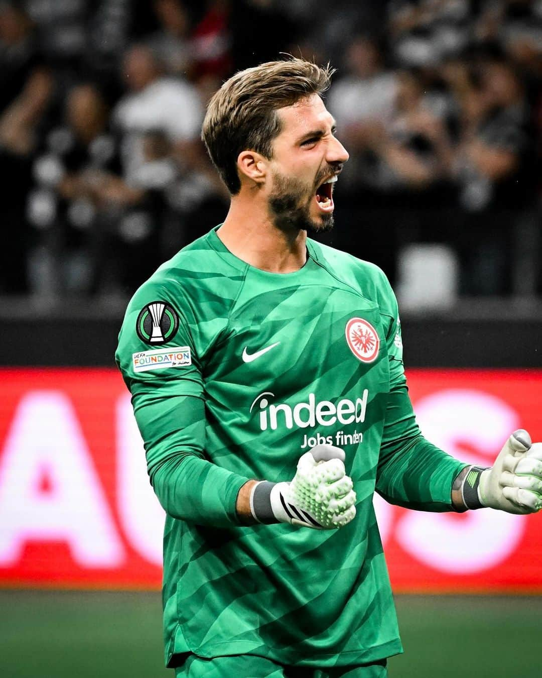 ケヴィン・トラップさんのインスタグラム写真 - (ケヴィン・トラップInstagram)「Special victory in a tough game!! As always incredible atmosphere in our stadium 🦅  #Europe #SGE #Eintracht #Frankfurt」9月22日 5時22分 - kevintrapp