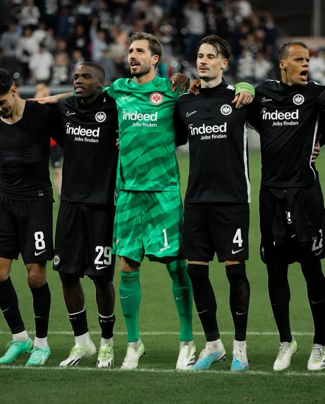 ケヴィン・トラップさんのインスタグラム写真 - (ケヴィン・トラップInstagram)「Special victory in a tough game!! As always incredible atmosphere in our stadium 🦅  #Europe #SGE #Eintracht #Frankfurt」9月22日 5時22分 - kevintrapp