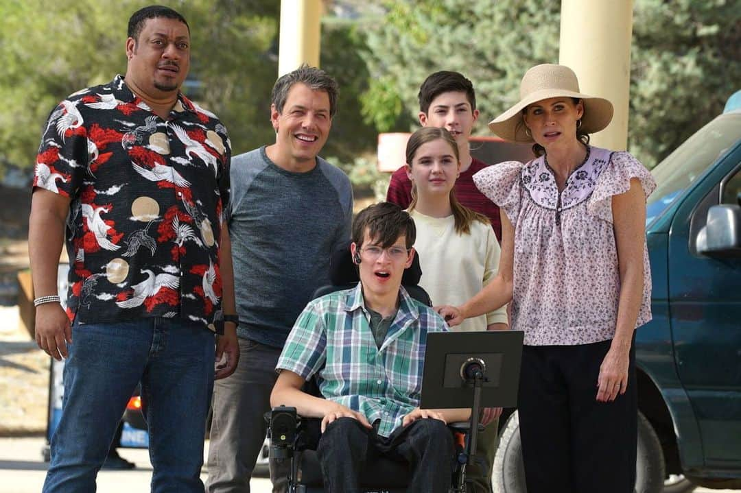 ジョン・ロス・ボウイのインスタグラム：「#tbt Word on the street is that Hulu is gonna pull @officialspeechless from its service at the end of the month. So if you feel like binging an absurdly funny show that had a 98% critics score on rottentomatoes, times-a-wasting. It will still be available to buy or rent on other services, but you have a deadline for freeloading. #doitlikeadimeo」