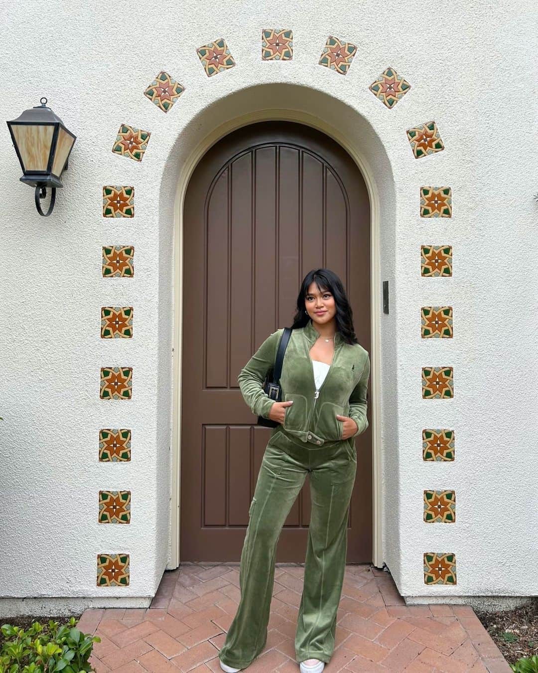 ジューシークチュールのインスタグラム：「Unleash your fashion rebel with our Velour Moto Jacket. #JuicyCouture @Kyegampol」