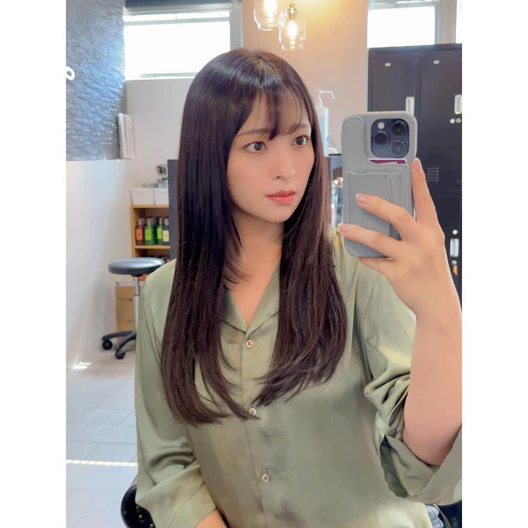 水崎綾女のインスタグラム：「ドラマの為にロングヘアに変更。 久しぶりのエクステだぁ💇‍♀️✨ エクステは絶対Genさんにお願いしてます！！  ありがとう〜♡♡♡ @gen.0212 @hairsalon_lapis_official」