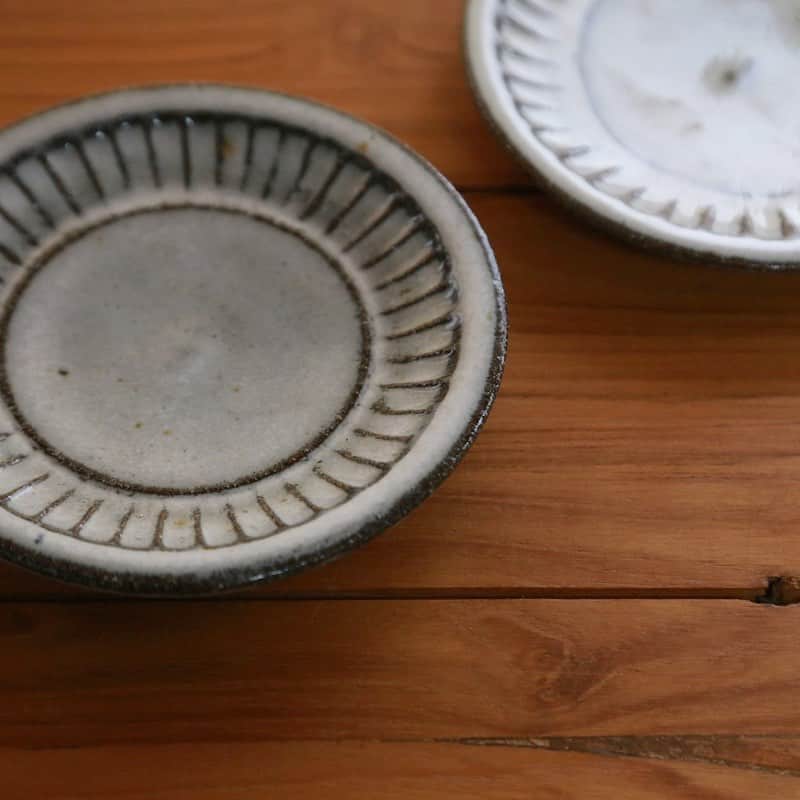 moyaisさんのインスタグラム写真 - (moyaisInstagram)「瑞穂窯のしのぎ4寸皿。小代焼の特徴である糠釉の表情を小さなうつわでもお楽しみいただけます。その土地の自然と、研鑽を重ねた技。偶然と必然のハーモニー。  #yaora #美しい暮らしの良品  #熊本 #小代焼 #瑞穂窯  #陶器 #うつわ #lifestyle」9月21日 21時09分 - yaora.life