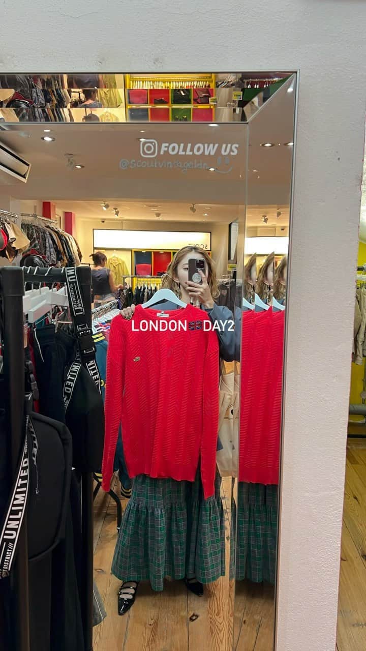 鈴本美愉のインスタグラム：「🇬🇧day2 朝はいい感じの丘Primrose Hillでフルーツ食べながらのんびり🥭 そのあと高級そうなおしゃれ通りを歩いて Brick Ln辺りで古着屋巡りした日👕たのしすぎた!」