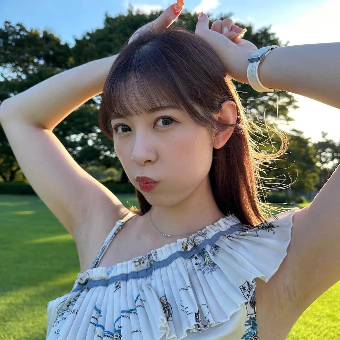 あおいれなのインスタグラム：「もう夏のおわりを感じるね〜^. .^ ੭🫧🌳 あっという間に一年終わりそうだな。うむ」