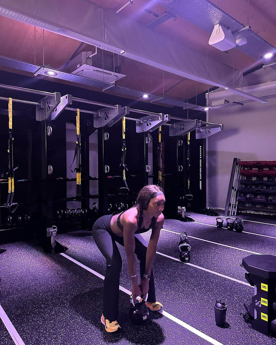 ビアンカ・ウィリアムズさんのインスタグラム写真 - (ビアンカ・ウィリアムズInstagram)「I had so much fun doing an elevate hiit endurance session at the brand new gym @kingscross.fitness with Remi  Definitely recommend heading down and giving the sessions a go 💪🏾  @kingscross.fitness @better_uk @technogym @myzonemoves #ad  #kingscross #workout #hiitworkout #endurance」9月21日 21時08分 - biancaawills