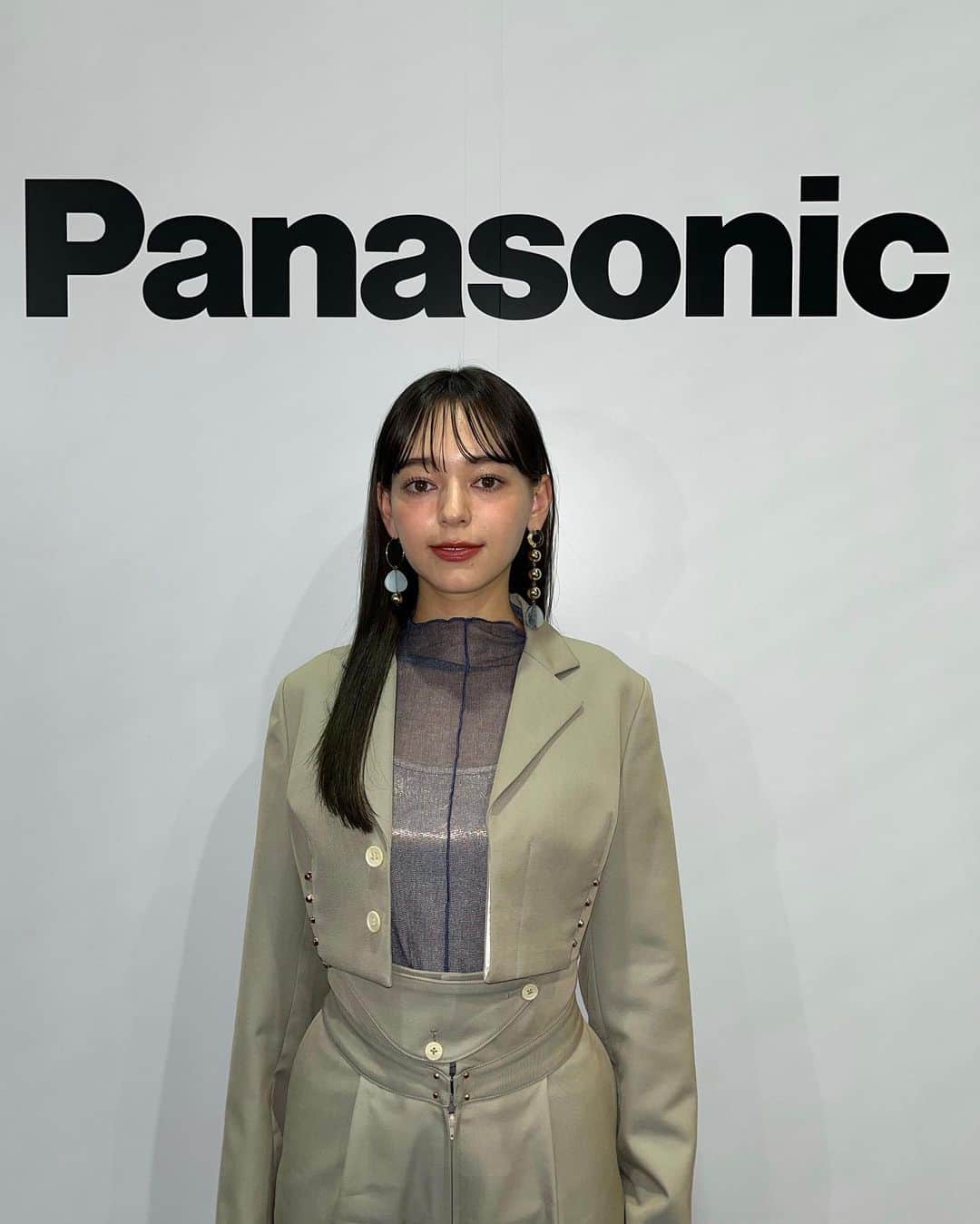 世良マリカのインスタグラム：「Panasonic サステナブルな家電とくらし トークセッションに出演しました✨  とても便利でスタイリッシュな家電が沢山あったよ♪是非チェックしてね🌱 私は炊飯器イチオシです🍚  👗 @suesada__   #パナソニック  #サステナブルな家電とくらし #カデンでサステナ  スタイリング: @aikafunahashi  ヘアメイク: @mami_numata」