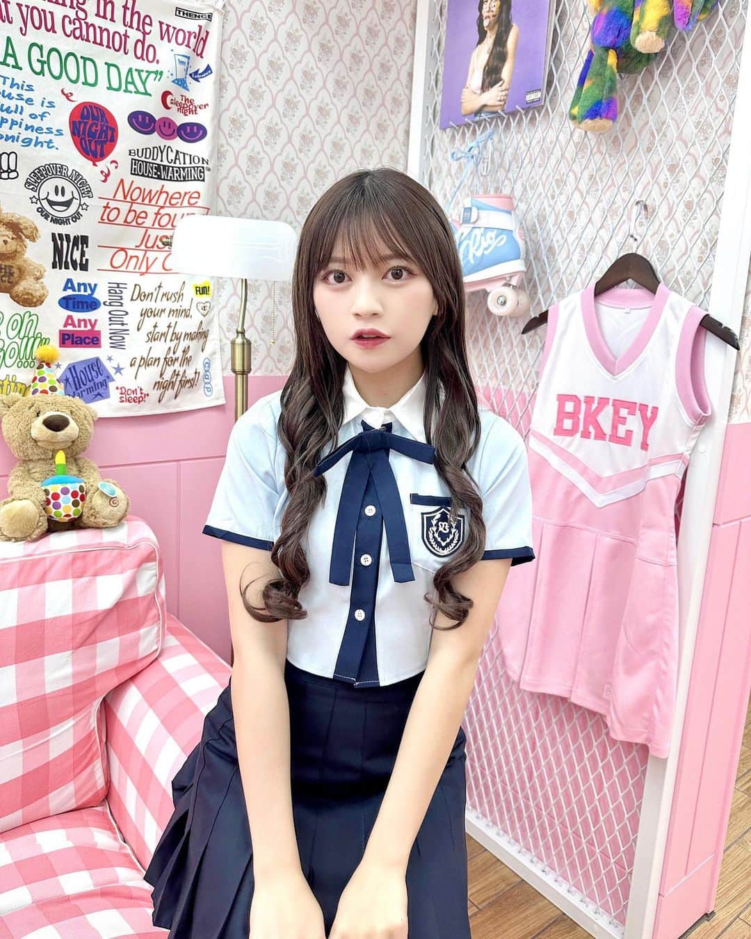廣川奈々聖のインスタグラム：「🐈〰️🏫🤍 ⁡ ⁡ ⁡ 韓国のアイドル制服みたいなの着て プリクラ撮ったよ〜かわい〜 🎀 ⁡ ⁡ 韓国プリ、何回か撮ったことあるけど ここは形とかレイアウト?の種類がめちゃくちゃ多かった！ ⁡ ヘアアイロンとかTIRTIRのコスメも置いてあって、雨の中ぼろぼろで行っても大丈夫だったよ❕^ > ̫ < ^笑  ⁡ ⁡ まだオープンしたてで綺麗だった〜🪄めちゃ楽しかった☺︎ ⁡ ⁡ ⁡ ⁡ #新大久保 #韓国プリクラ #bkeyphoto #ビキフォト #pr #koreanlook #kpopschool  #ぷりんと倶楽部」