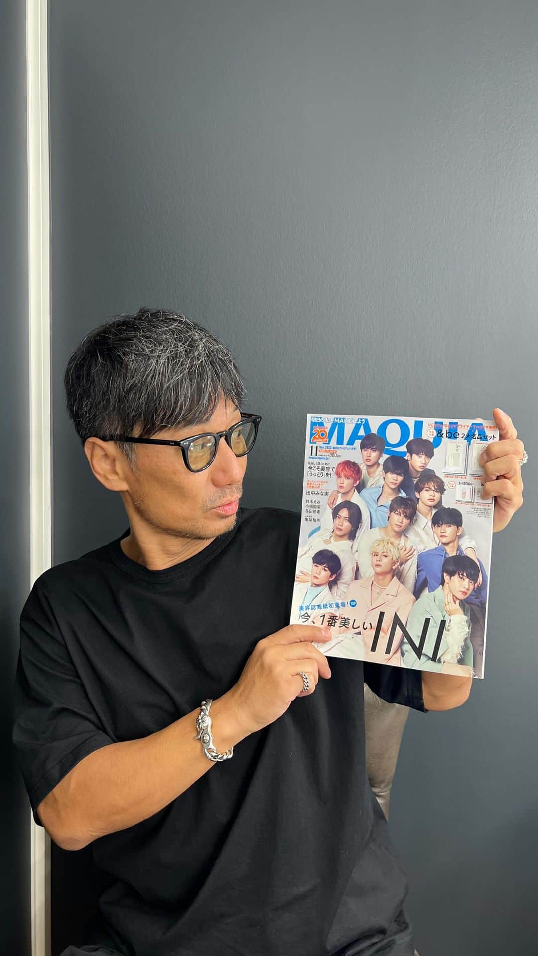 河北裕介のインスタグラム：「MAQUIA11月号本日発売！ 美しいINIをぜひ。  #MAQUIA #河北メイク」