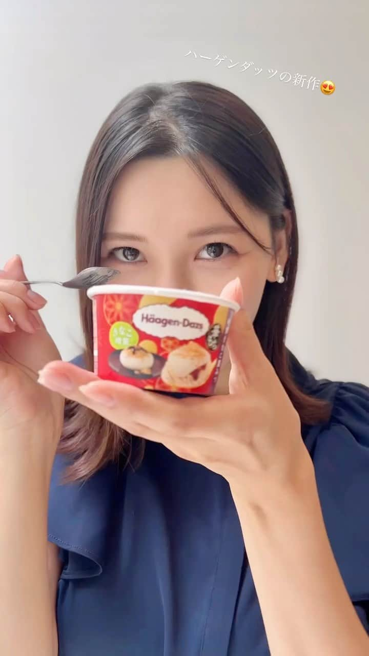 大竹彩加のインスタグラム：「.  ハーゲンダッツの秋の新作を発見🍨✨  人気の“華もち” シリーズから2種のフレーバーが🥰 ♡おもち×きなこ×黒蜜 ♡おもち×抹茶×あずき   間違いない組み合わせ🤝     このあと深夜1:01から、HBCテレビ「夜のブラキタ」で 美味しさの秘密が明らかに👀🔎                          #hbc #北海道放送 #hbcテレビ #夜のブラキタ #札幌 #アナウンサー #大竹彩加 #ミディアム #セミロング #かきあげ前髪 #外ハネ #ヘアアレンジ #骨格ウェーブ #ブルベ夏 #ブライトサマー #イエベ春 #ブライトスプリング #顔タイプフレッシュ #ハーゲンダッツ #ハーゲンダッツ期間限定 #ハーゲンダッツ華もち #華もち #華もちシリーズ #吟撰きなこ黒みつ #抹茶あずき #抹茶 #アイスクリーム #アイス #アイス部 #日常に彩りを加える日記」